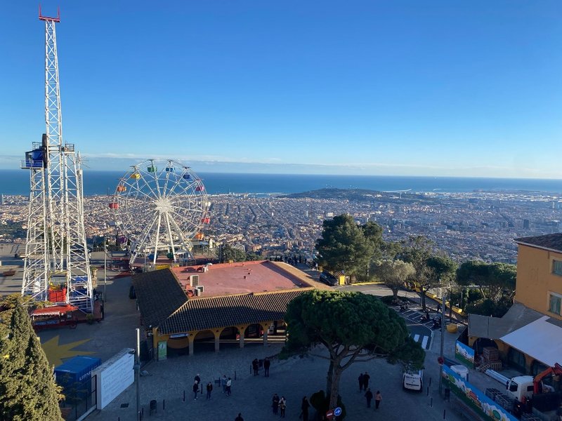 El Techo de Barcelona: Entre Nubes y Norias